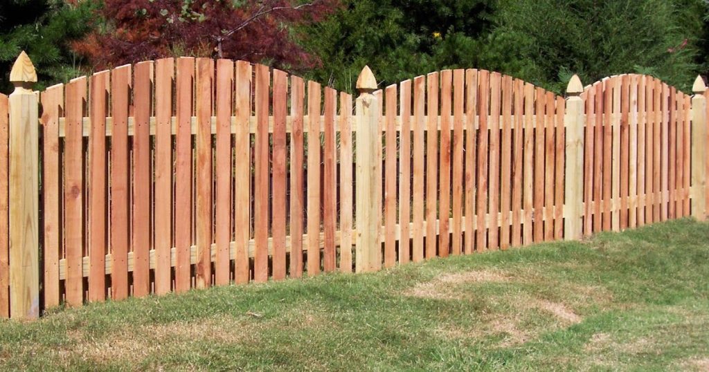 How to Put up a Fence With Wooden Posts